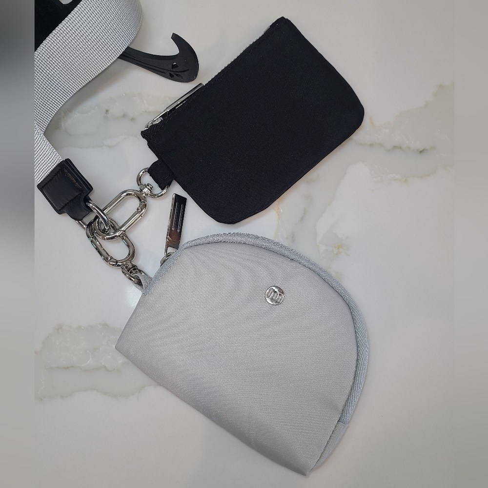 NWOT Dual Pouch Wristlet Keychain Set Gray Black - Picture 2 of 8